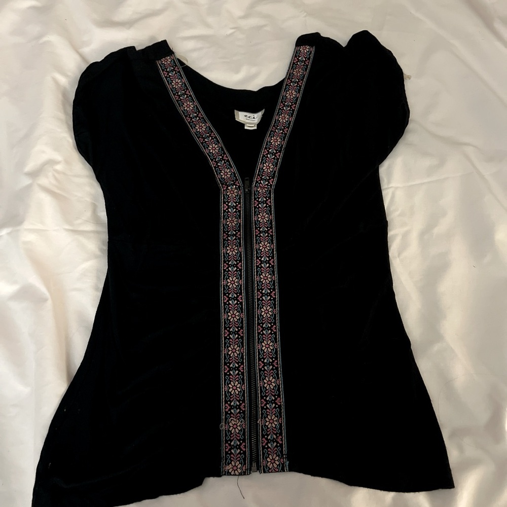 Black shirt with zipper in the front